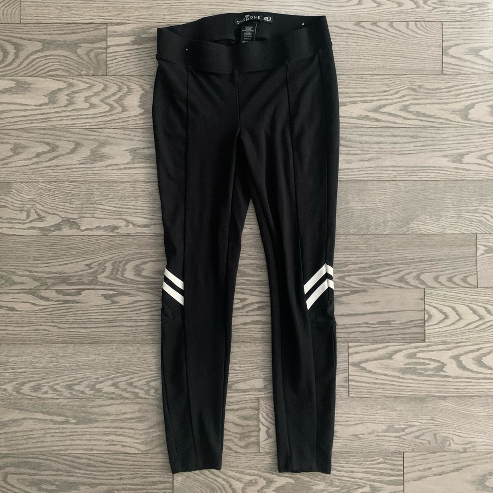 One 5 One Black & White Leggings✨
